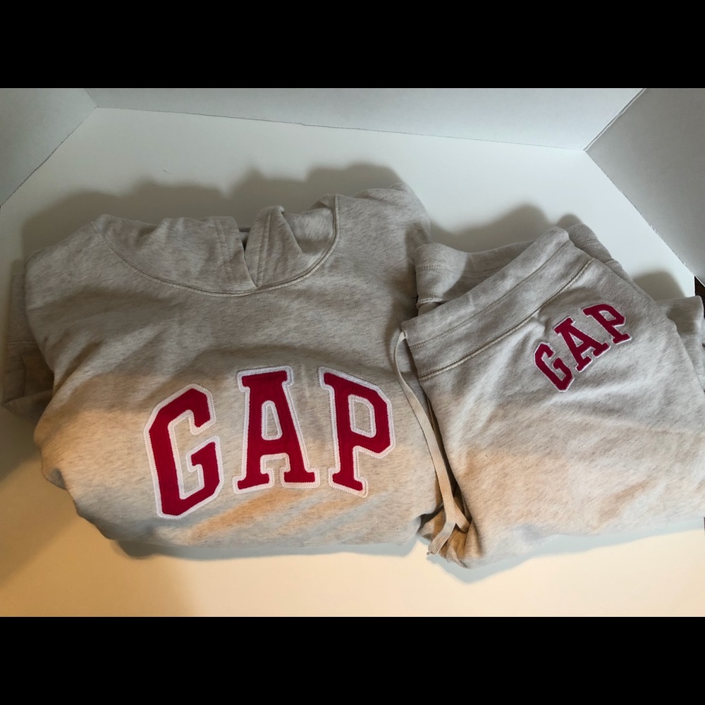 Gap sweatsuit